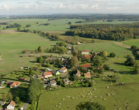 Luftbildaufnahme: Kleinstadt von oben Luftbildaufnahme: Kleinstadt von oben