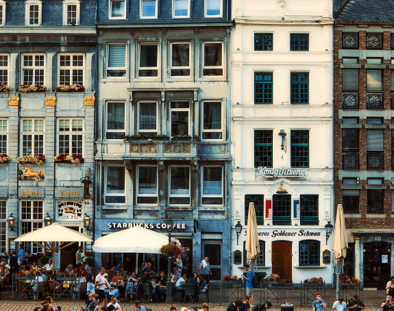 Foto: Blick auf Häuserfront in Aachener Altstadt