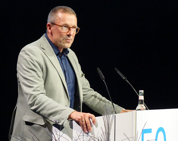 Prof. Dr. Uwe Schneidewind, Oberbürgermeister der Stadt Wuppertal Prof. Dr. Uwe Schneidewind, Oberbürgermeister der Stadt Wuppertal