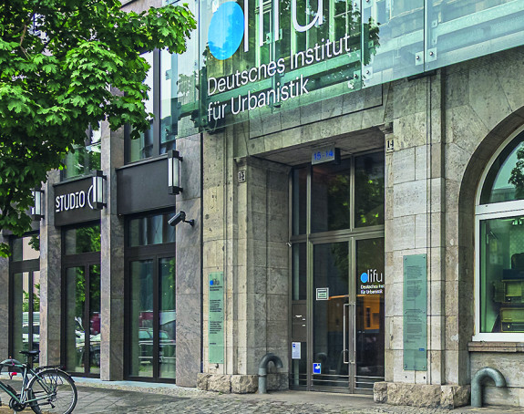 Difu, Standort Zimmerstraße Berlin Foto: Eingang Deutsches Institut für Urbanistik