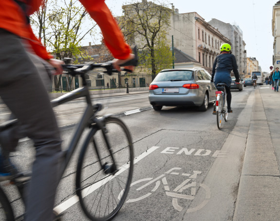 Fahrradweg endet mitten auf der Straße